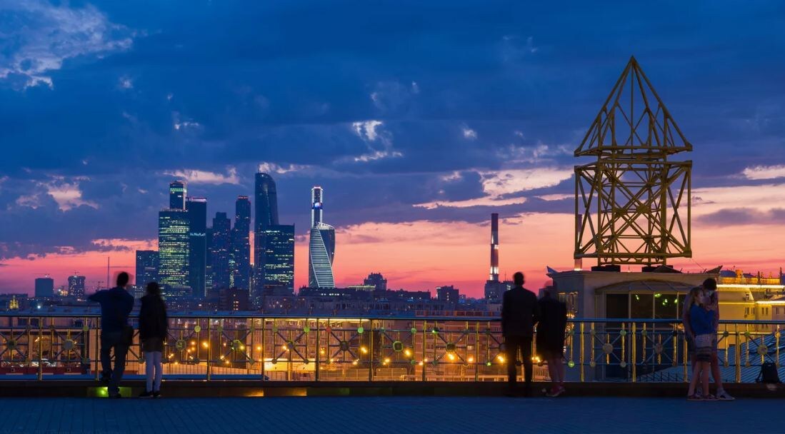Вид на  юго-запад Москвы. Бесплатная смотровая площадка у здания Российской академии наук (РАН)