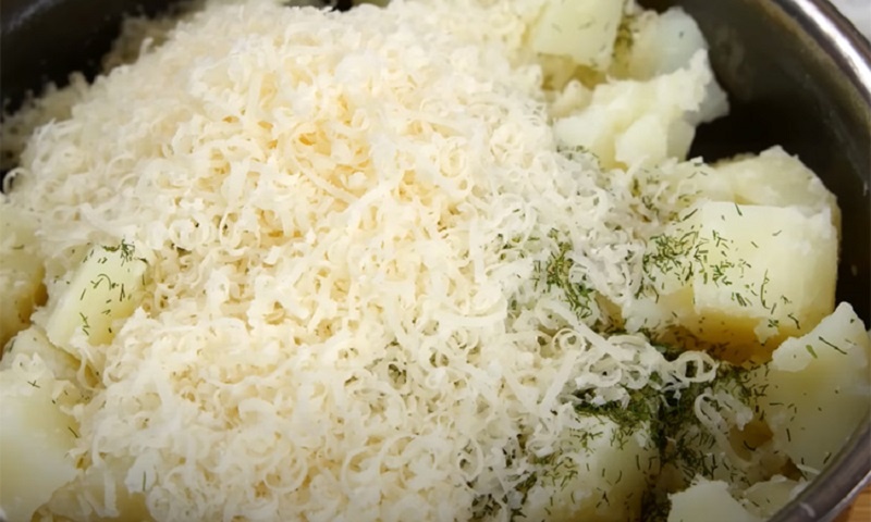 Нежные картофельные гнезда с фаршем: домашний ужин с изюминкой