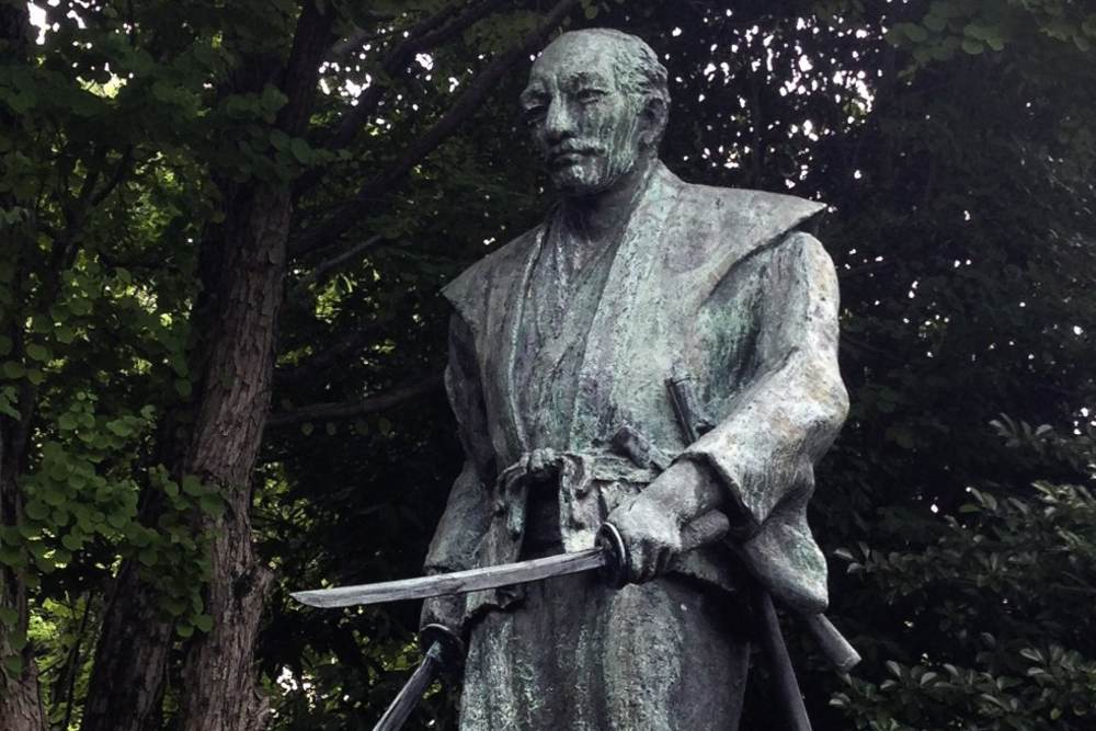 Памятник Миямото Мусаси.