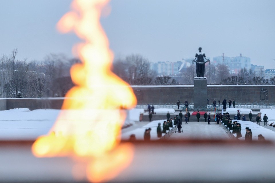    Мероприятие завершилось минутой молчания в память о жертвах блокады. Фото: Смольный