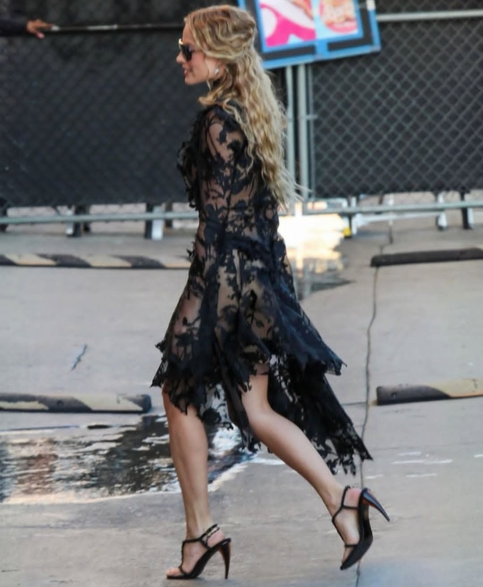 Марго Робби отправляется на шоу Jimmy Kimmel Live. Материал: Andrew Mukamal.