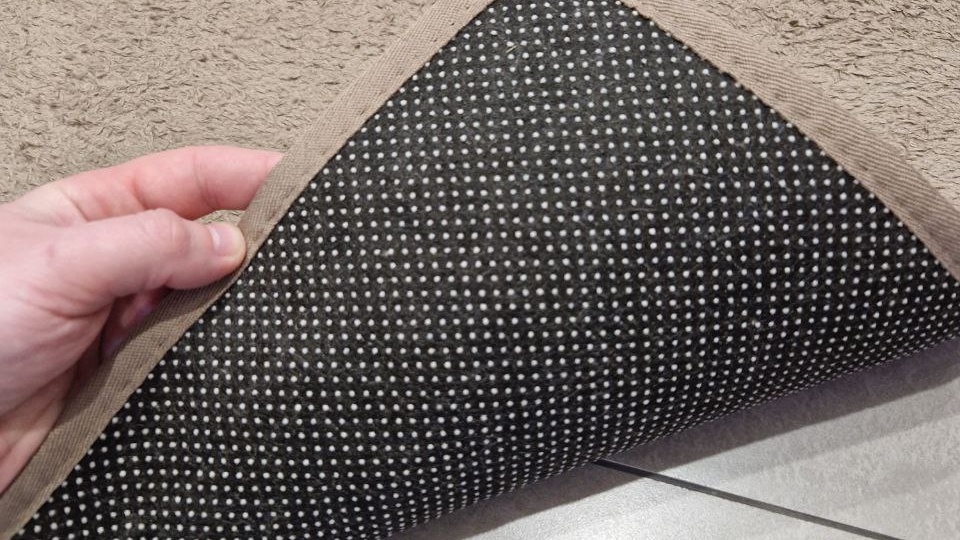 🏠 Ковёр + тёплый пол: дуэт мечты или скрытый враг? Разбираемся, как не загубить отопление