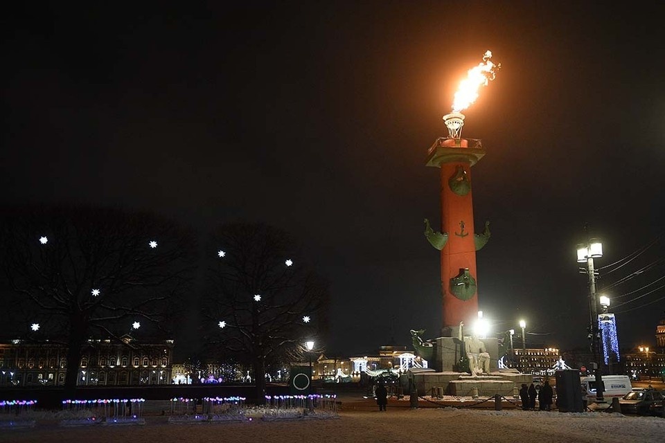    Оно будет гореть до 22:00. Алексей БУЛАТОВ