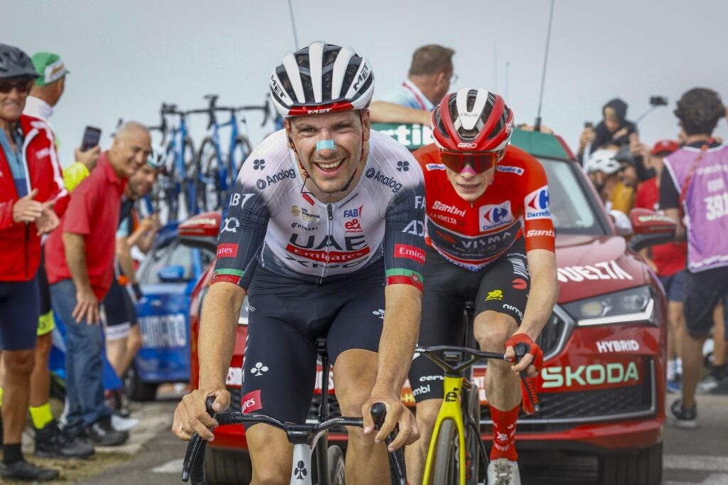    Жоау Алмейда и Йонас Вингегор на Вуэльте Испании 2025 года