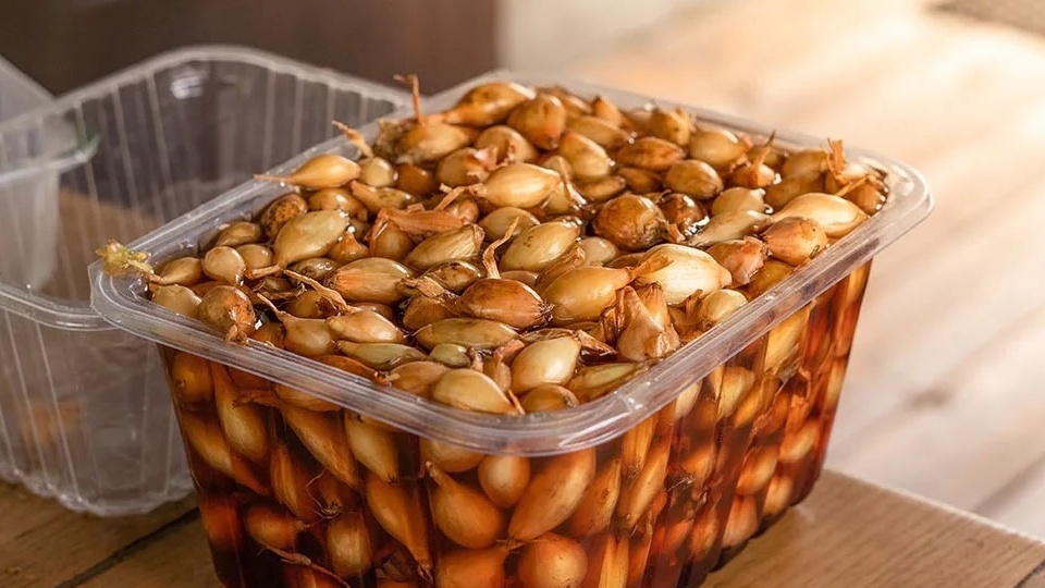 Замачиваю севок в марте для весенней подготовки. Урожай стабильный