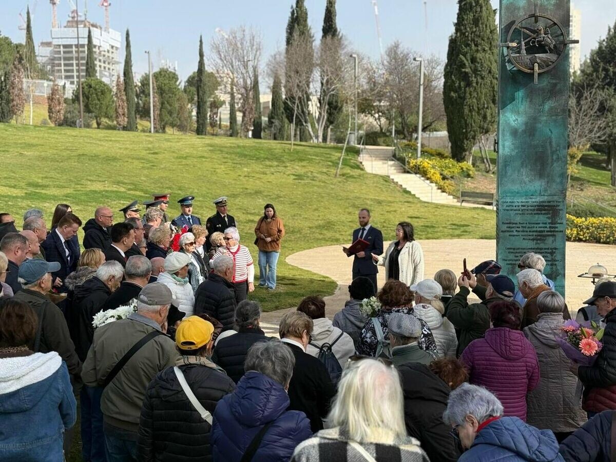    Церемония возложения венков и цветов к Монументу героическим защитникам и жителям блокадного Ленинграда "Свеча памяти" в Израиле | © Фото : Посольство России в Израиле/ВКонтакте