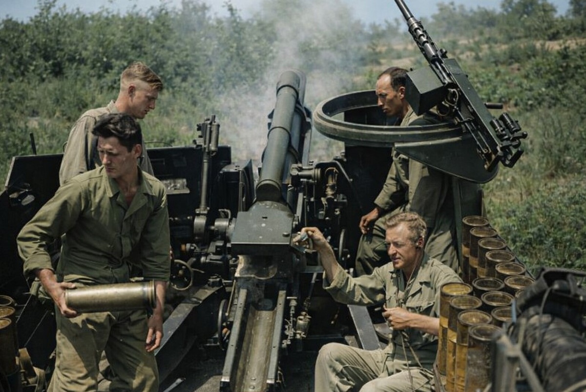 Расчет М7 1-й бронетанковой дивизии в Италии в августе 1944 года
