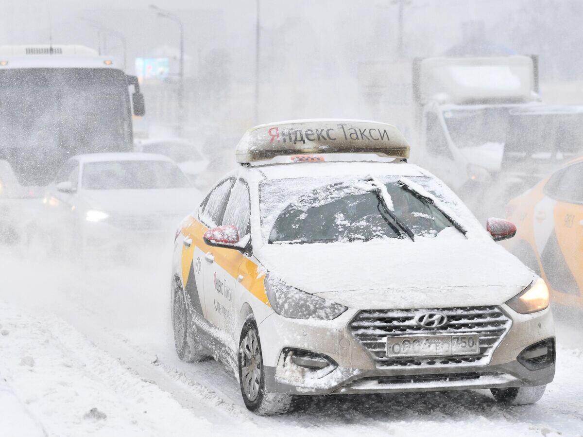    Автомобильное движение по Крымскому мосту во время снегопада в Москве | © РИА Новости / Павел Бедняков