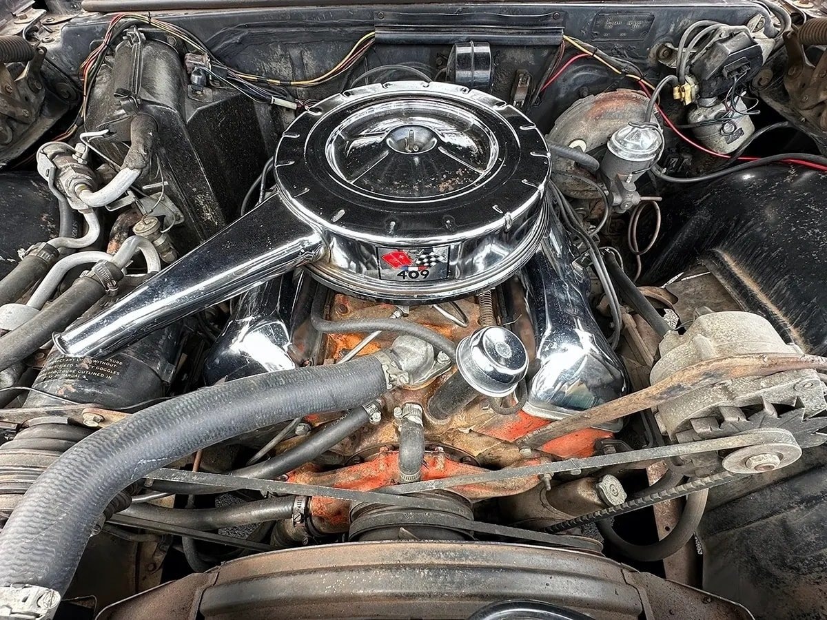    В модельном ряду 1965 года 409‑й мотор предлагался в двух версиях: базовой на 340 л.с. и «боевой» на 400 л.с.