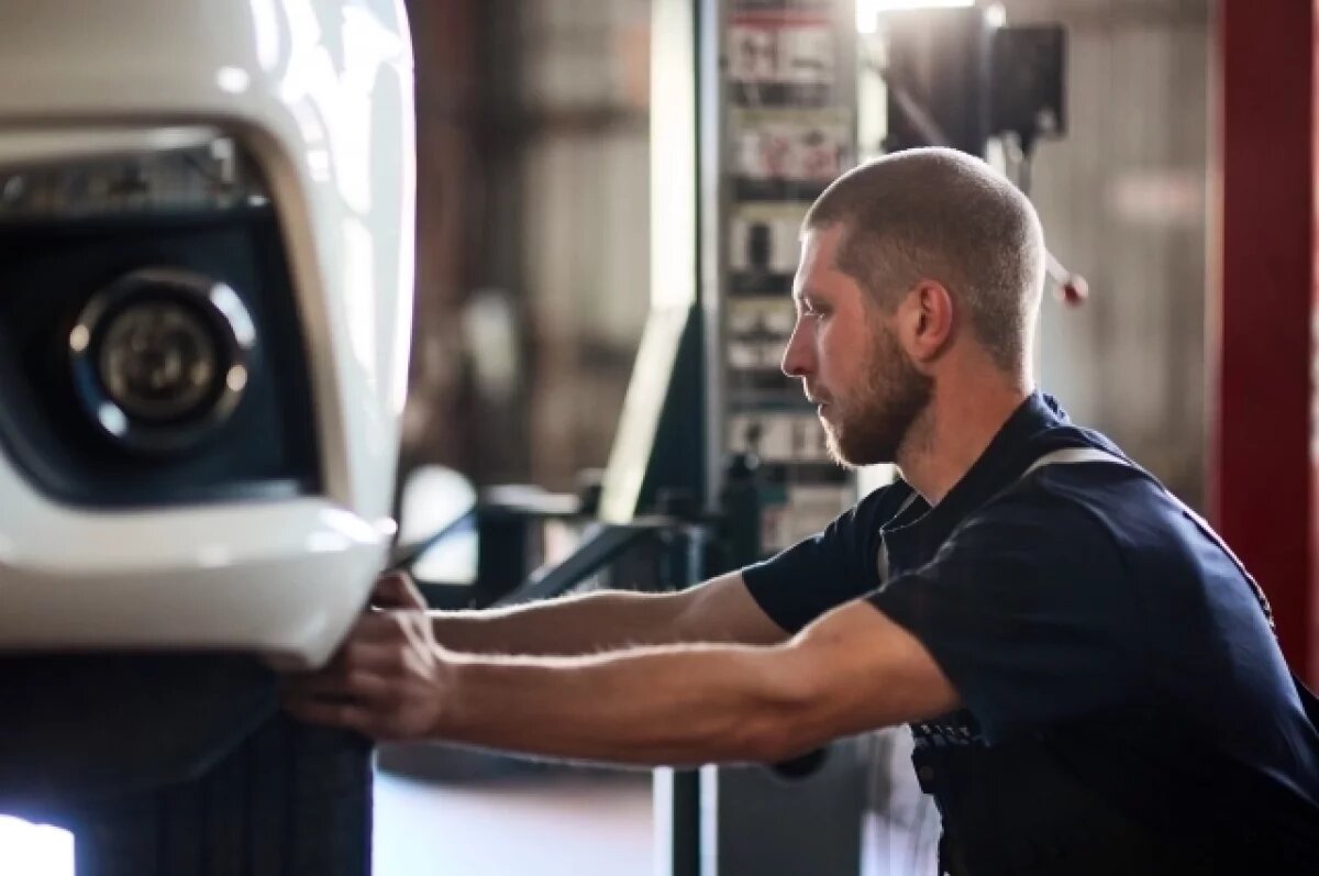    В отсрали прослеживается дефици профессиональных кадров