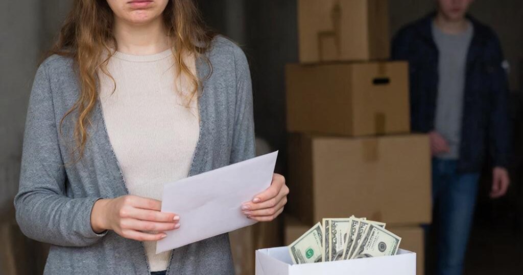 - Давай поможем Кате, ей нужны деньги. Мы с тобой накопим ещё, - заявил муж.