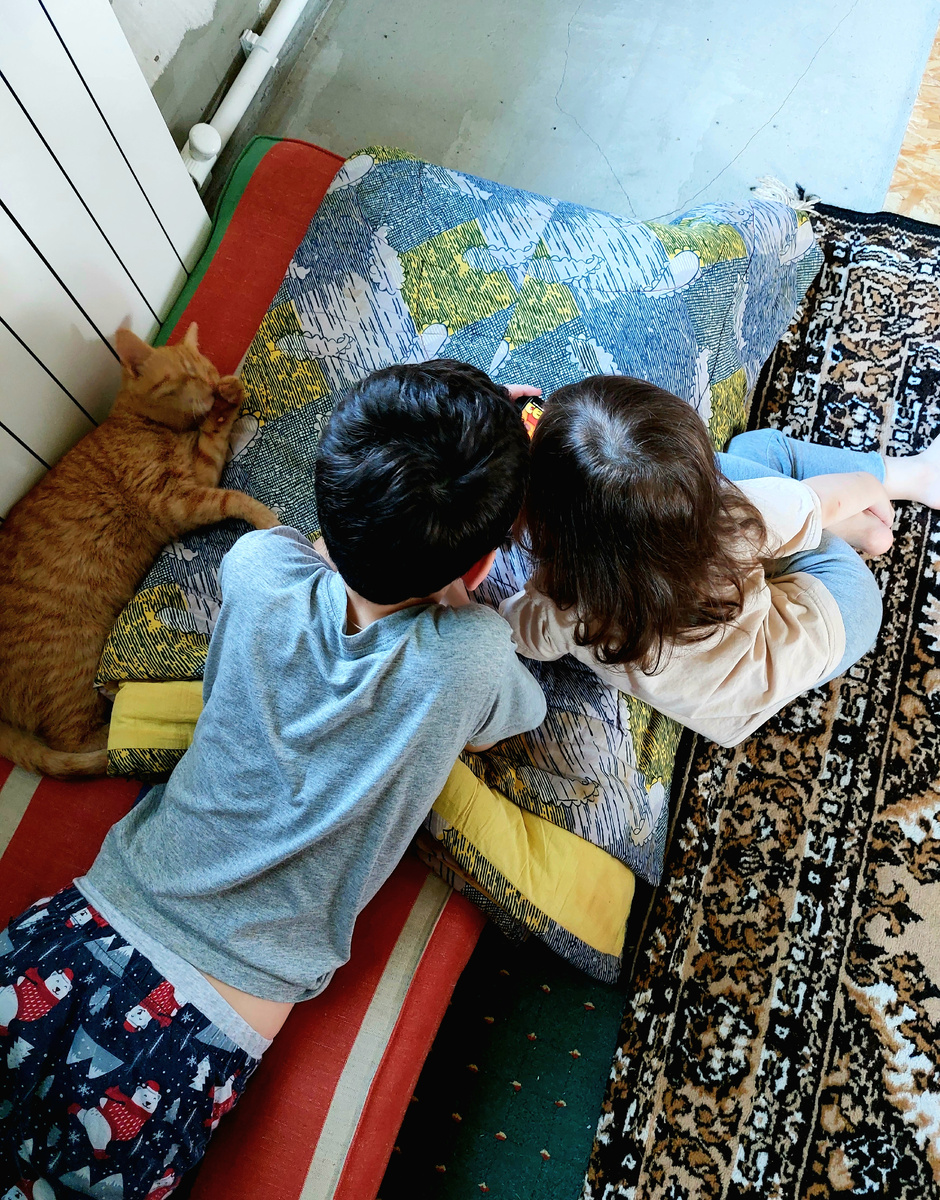 Тошка быстро привык к нашей шумной многодетной семье