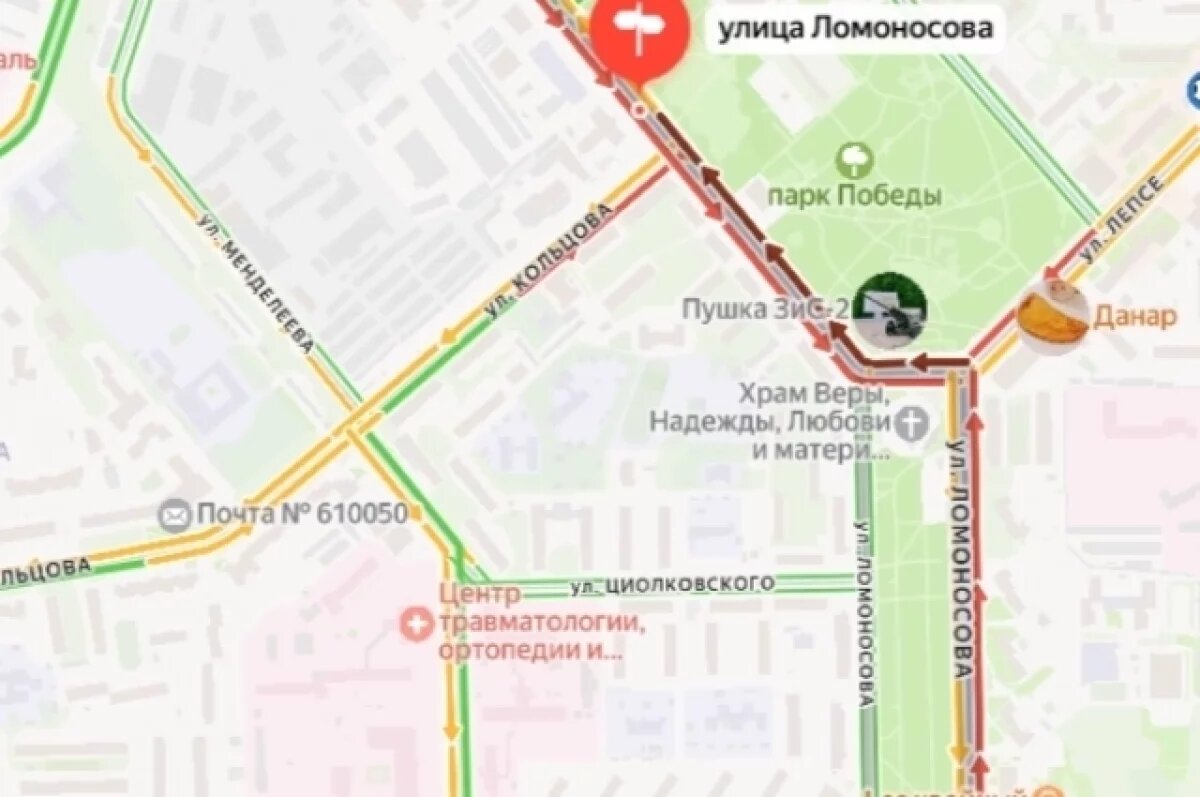    Дальнобойщики почти полностью перекрыли движение на улице Ломоносова.