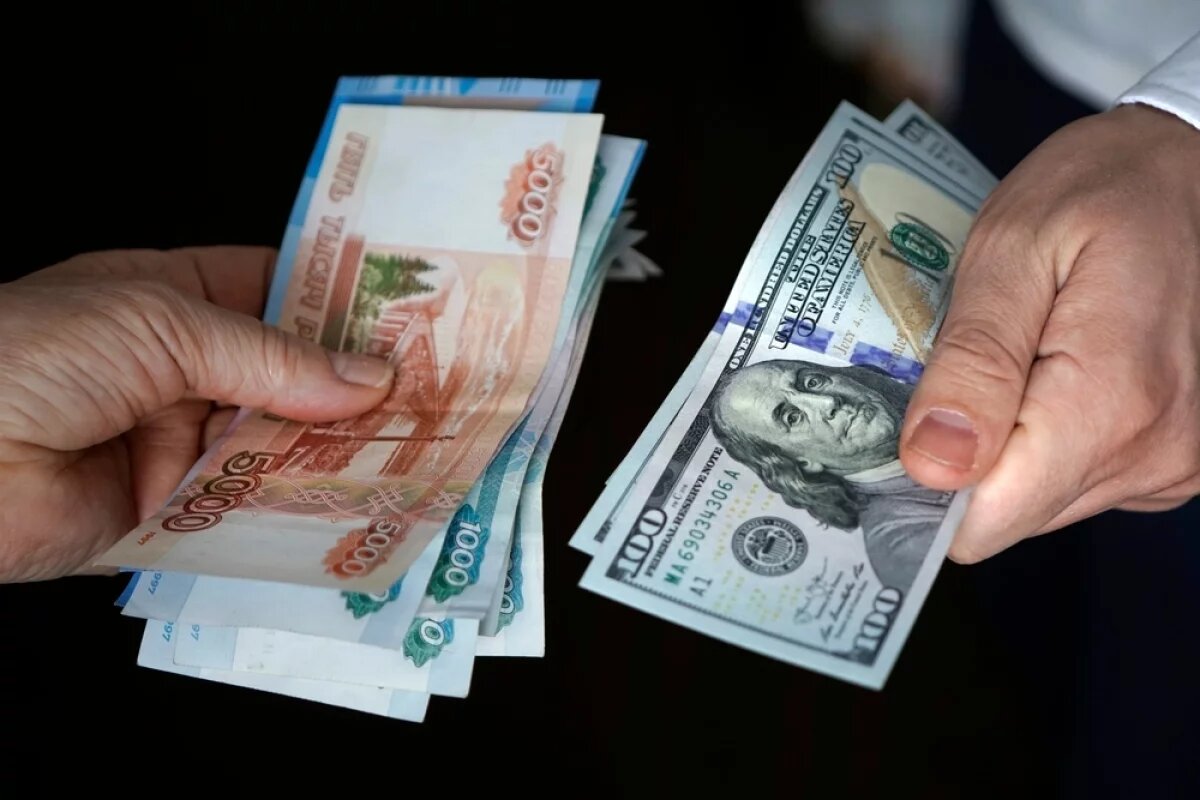    Геополитическая неопределённость после переговоров в Абу-Даби не даст национальной валюте уверенно укрепиться.