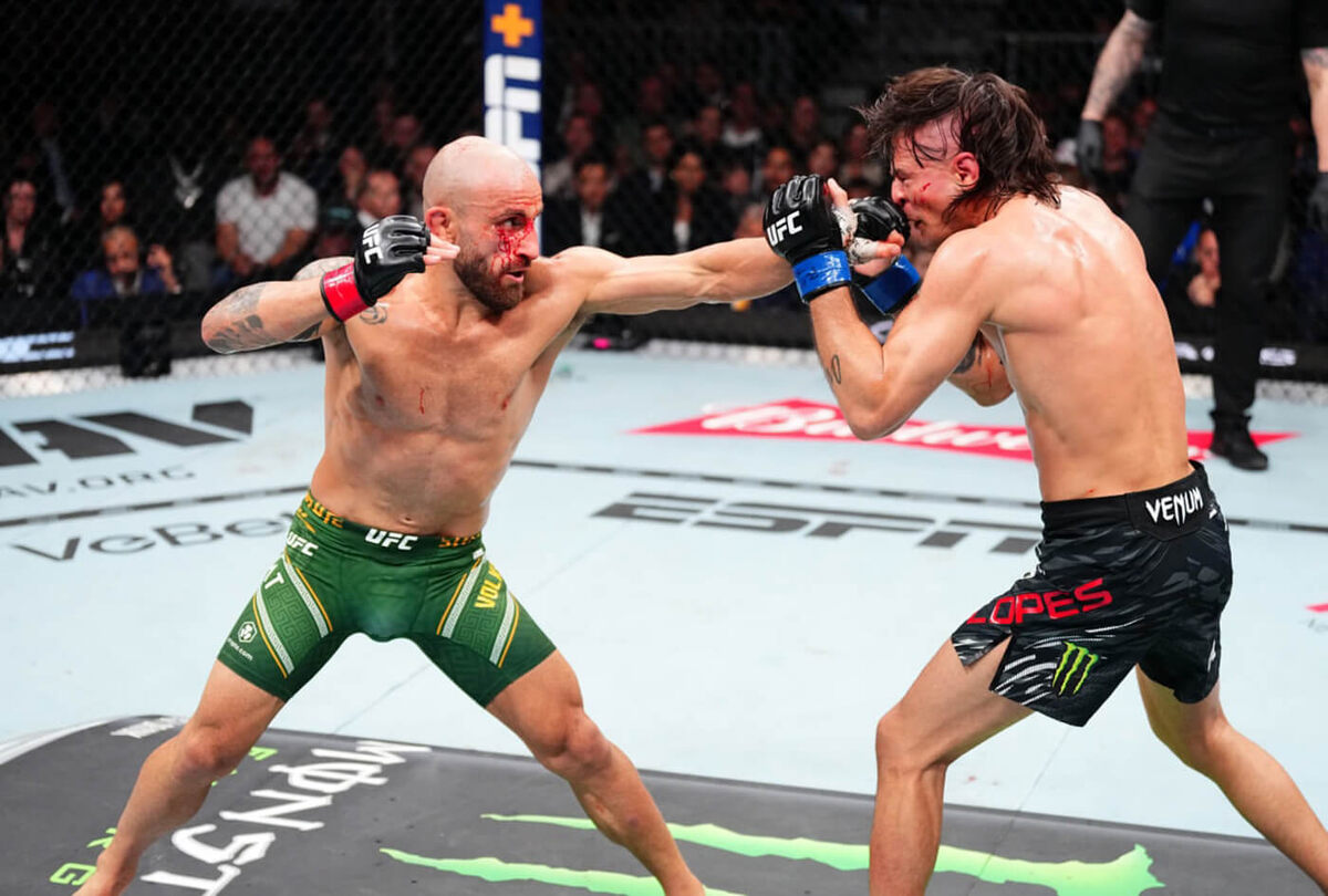     В первом бою Волкановски уверенно победил Лопеса