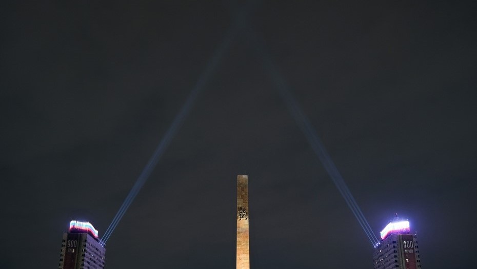    Прожекторы на Московском проспекте Автор фото: Смольный