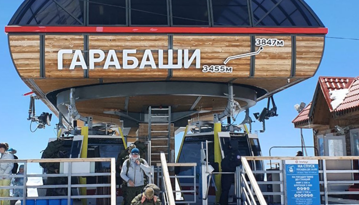 Своё название станция получила в честь ледника — Гарабаши, у которого она находится.