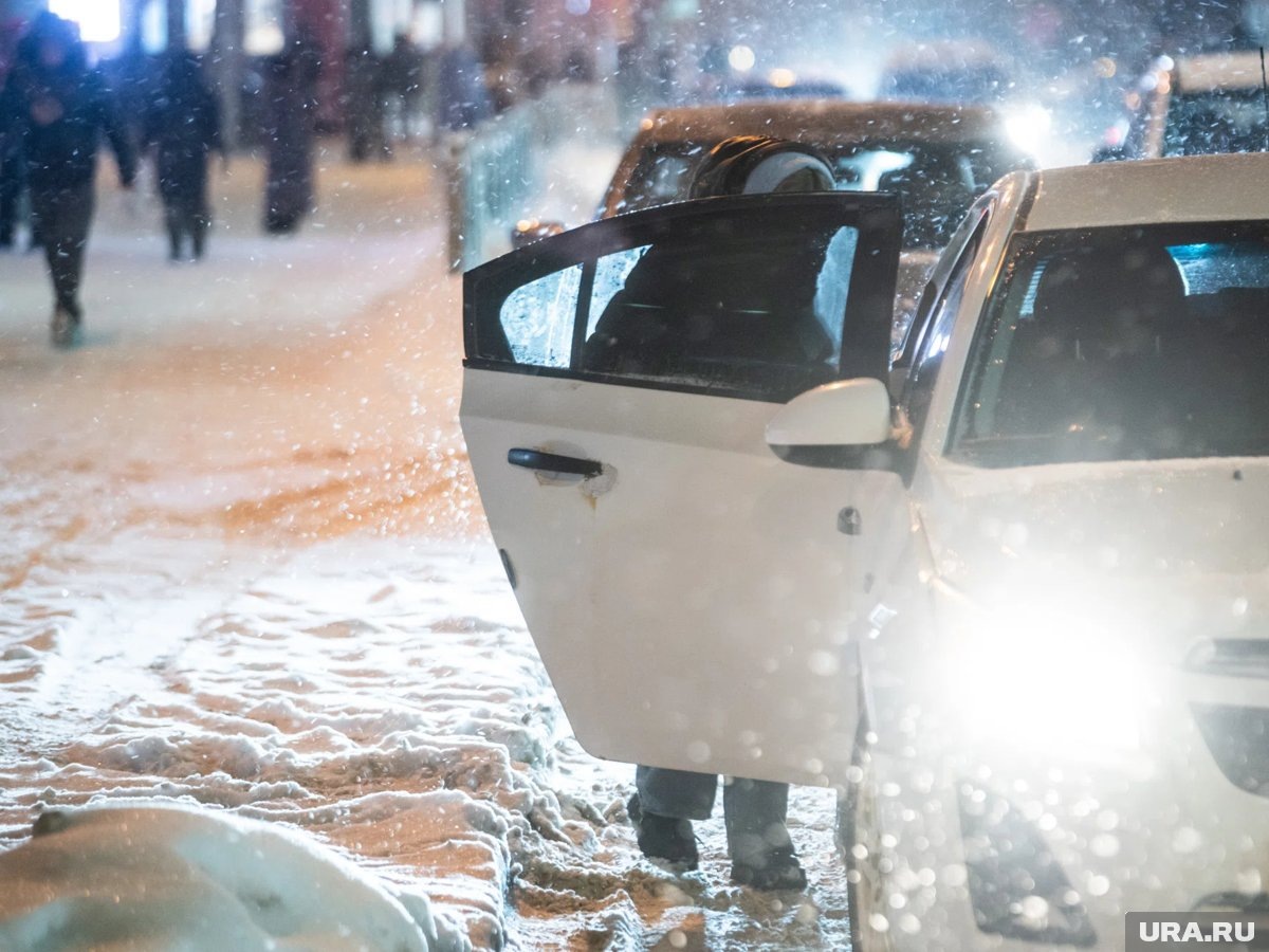     В Москве и области из-за снегопада взлетели цены на такси