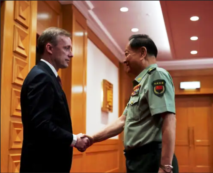 Советник президента США Байдена Джейк Салливан и китайский генерал Чжан Юся.  Фото с https://topcor.ru/uploads/posts/2026-01/thumbs/7d52abbe3b_img_20260125_225113_926.webp