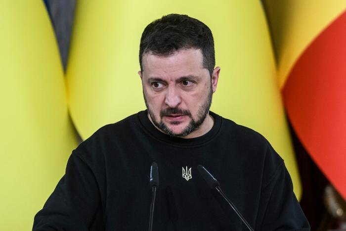 Обложка © Shutterstock / FOTODOM / paparazzza