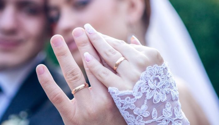 Почему армяне носят обручальные кольца на левой руке? Этому есть логичное объяснение