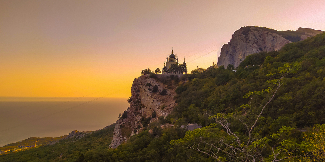 Топ самых красивых храмов Крыма