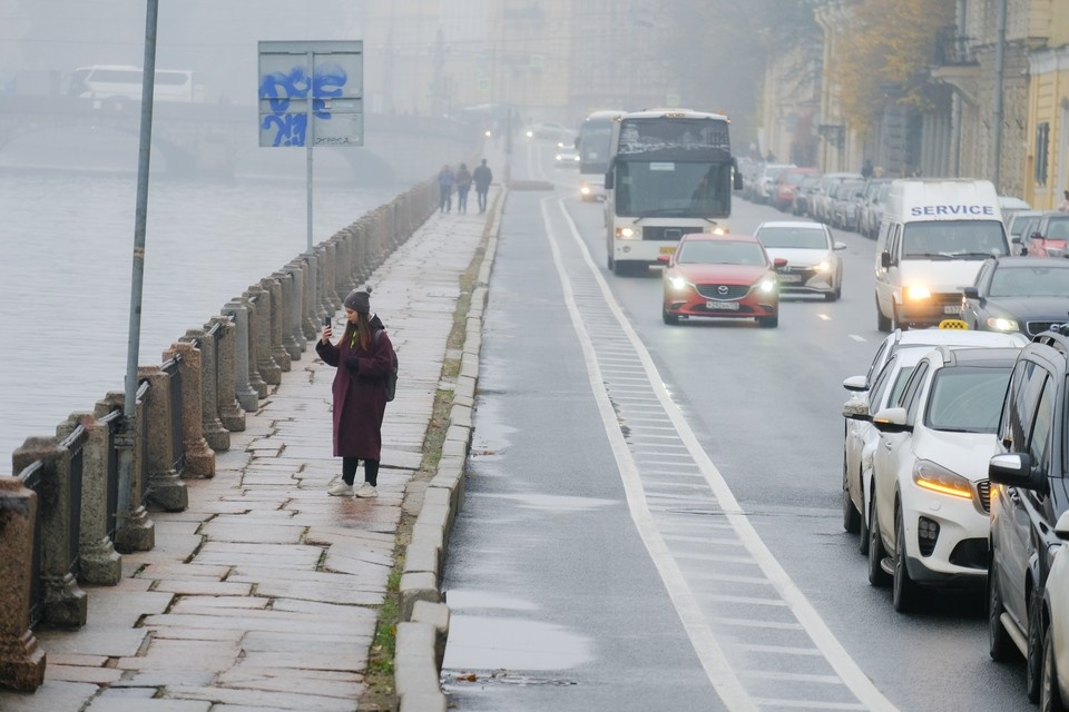    Самая большая пробка образовалась на Софийской улице. Артем КИЛЬКИН