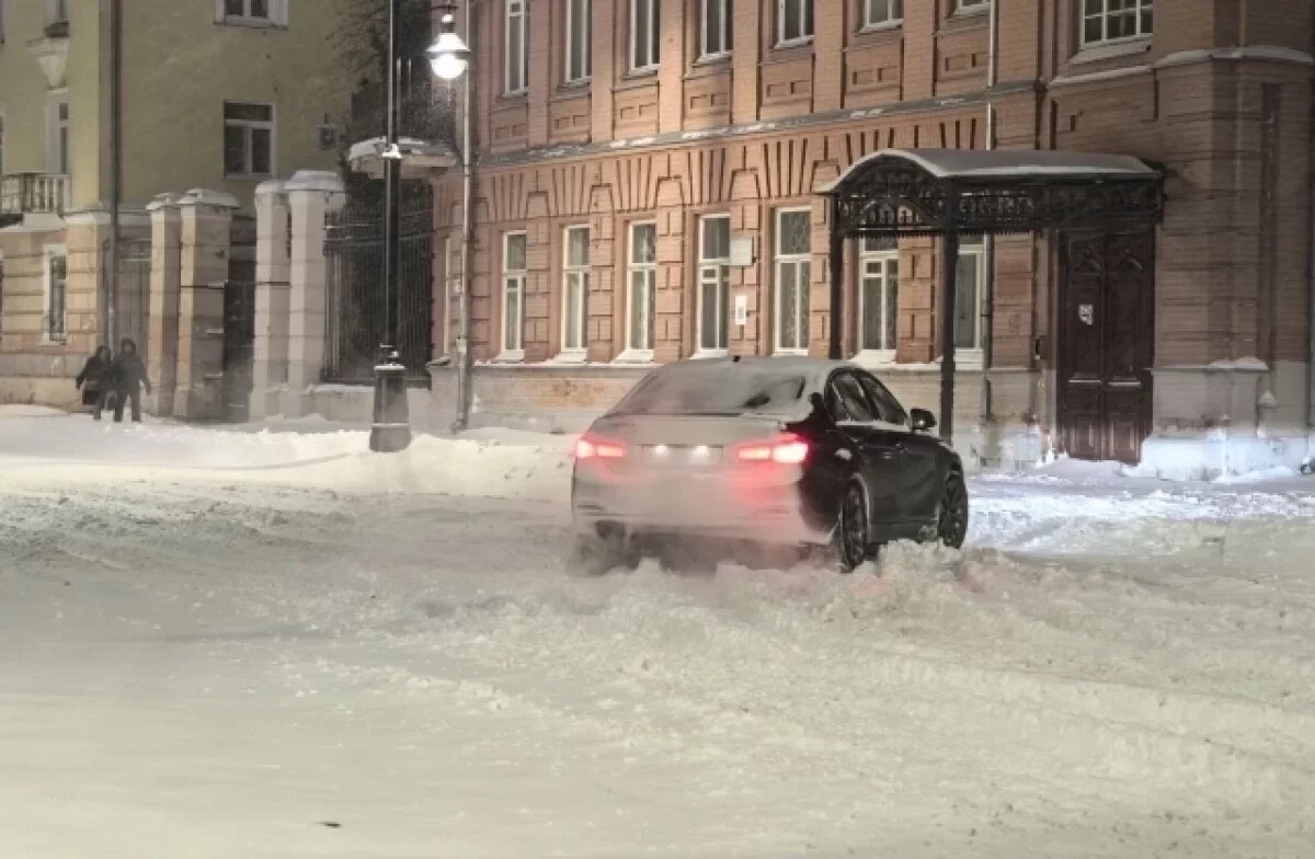    Ярославские коммунальщики продолжают бороться с последствиями метели