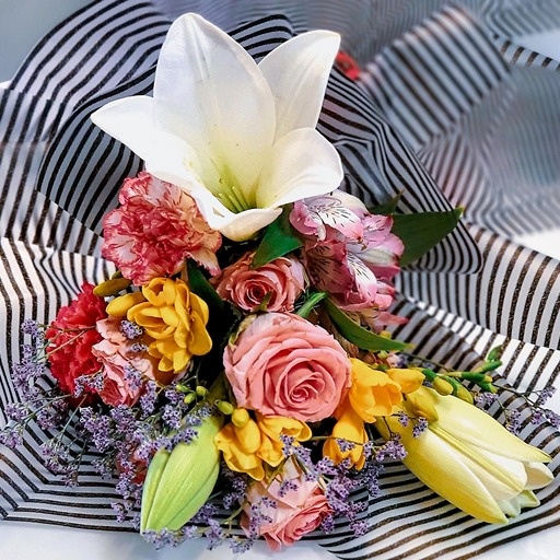    Цветы в букете подбирают по палитре Кристина Борунова