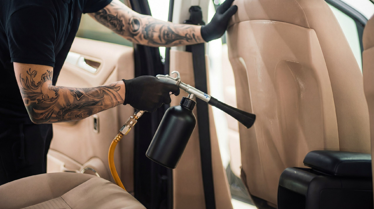 В Bridgeautо Team применяют комбинированные методы химчистки под конкретные задачи