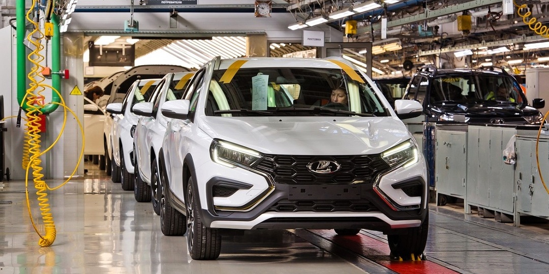 Осторожный рост, новый кроссовер и ставка на терпение рынка: какие планы у АвтоВАЗа на 2026 год