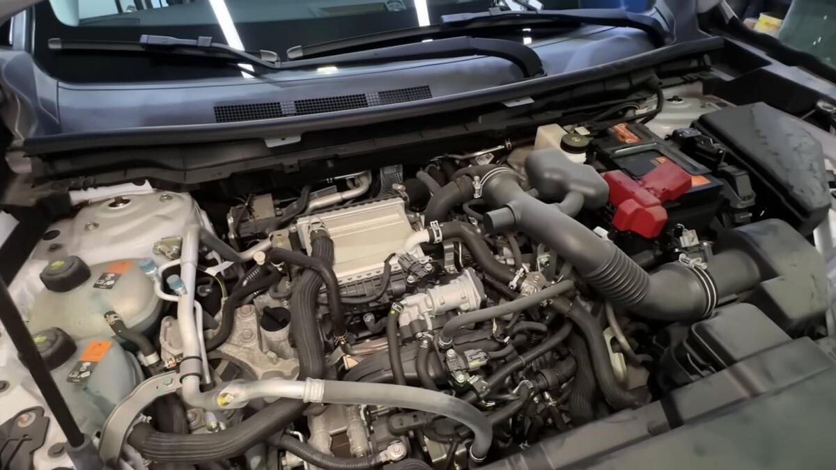    Подкапотное пространство Mitsubishi Outlander 4-го поколения / youtube.com/@Клубныйсервис