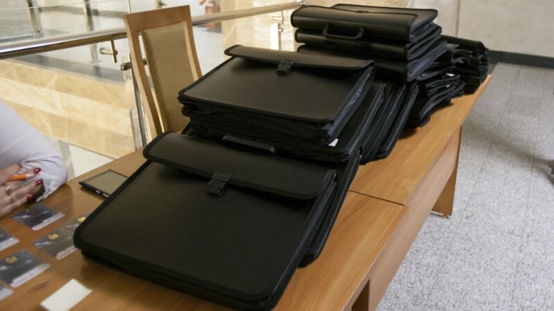     Портфели Олег Богданов