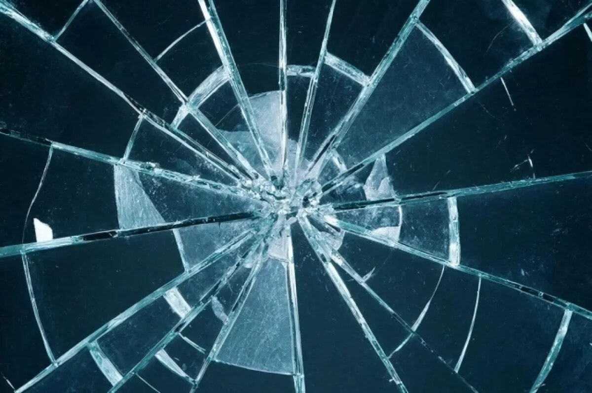    Подросток в Пуровском районе разбил стекло на теплой остановке