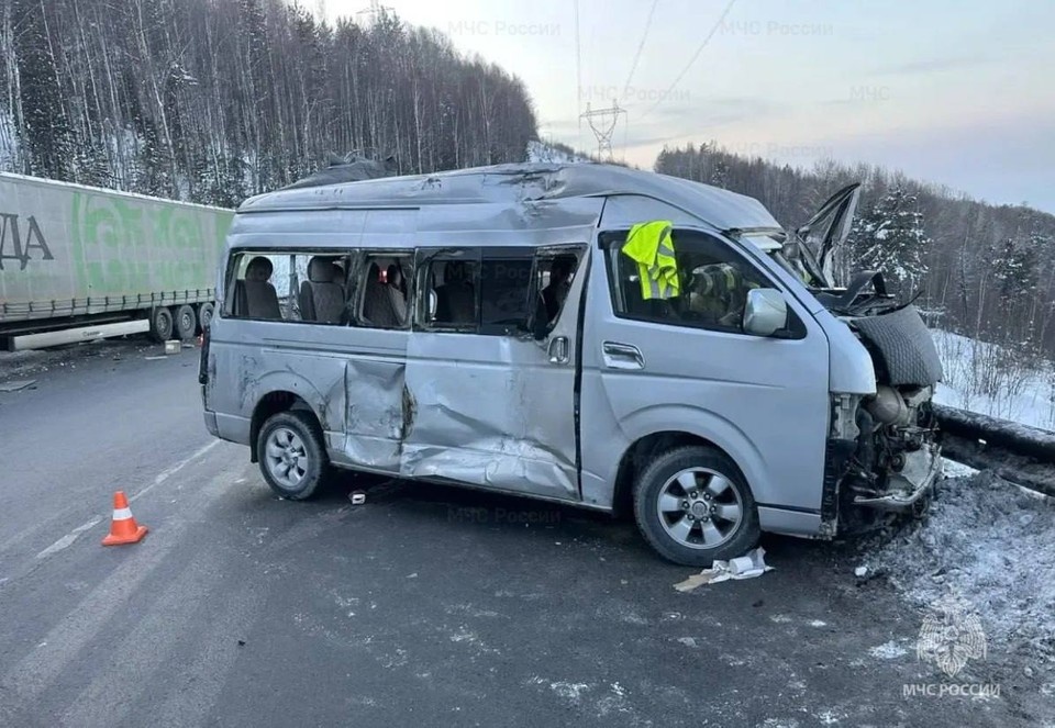    В ДТП пострадали пять человек, один из них находится в тяжелом состоянии ГУ МЧС по Иркутской области