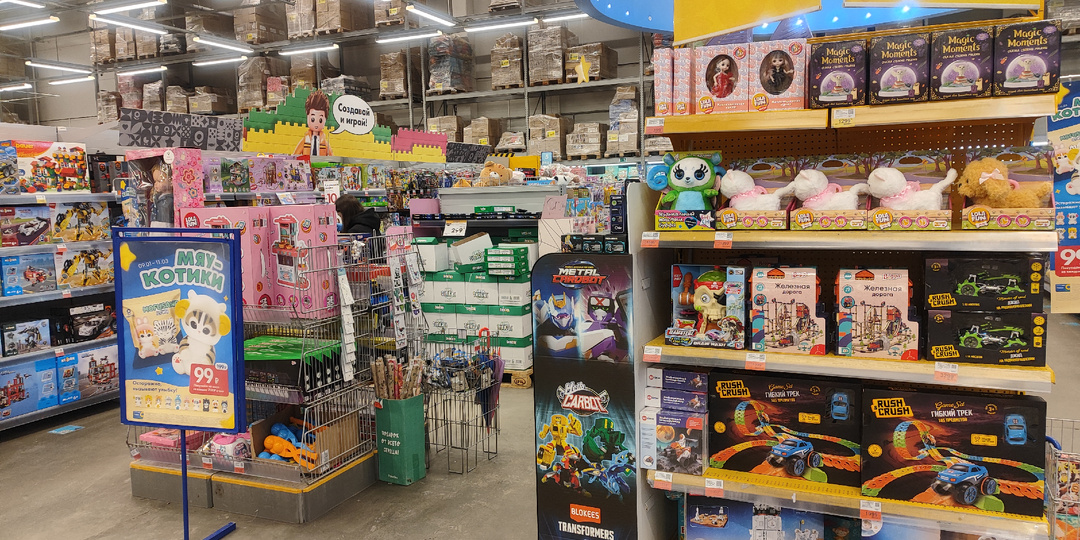 Аналоги кукол Уэнсдей и София в "Ленте"