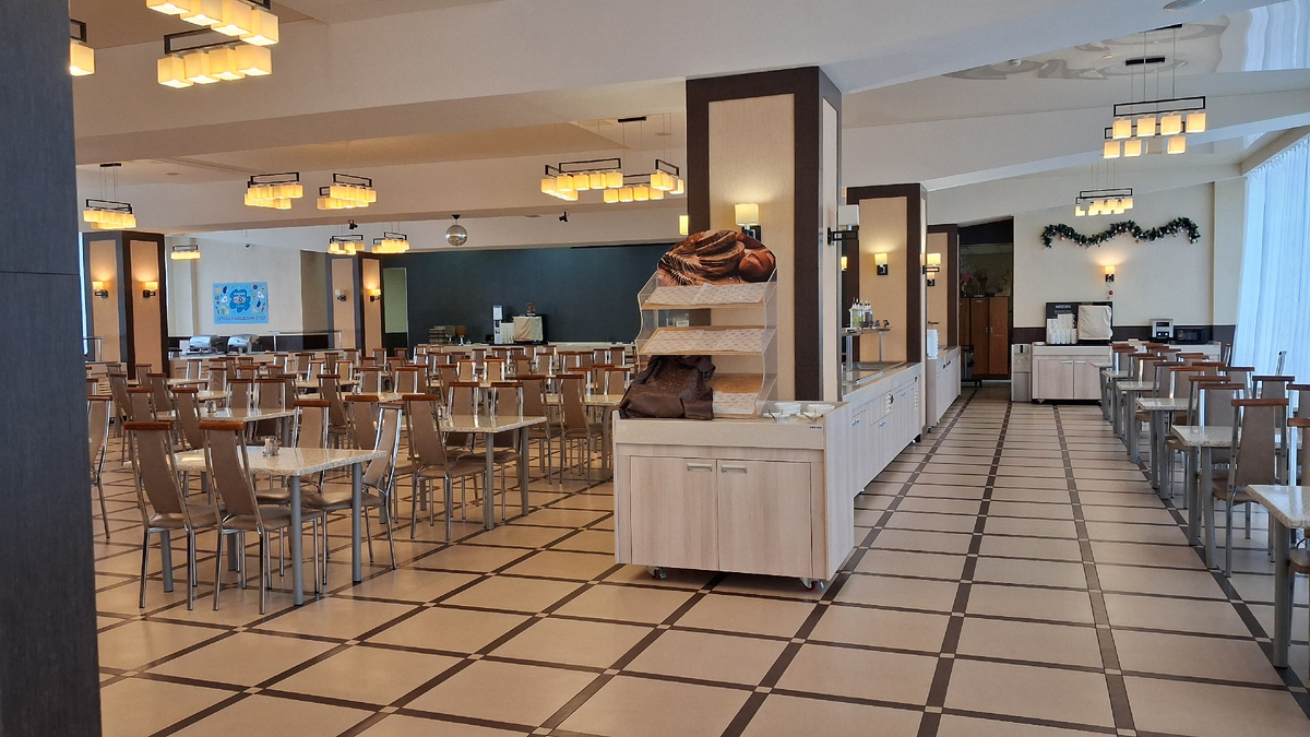 Это сам зал питания на 2 этаже