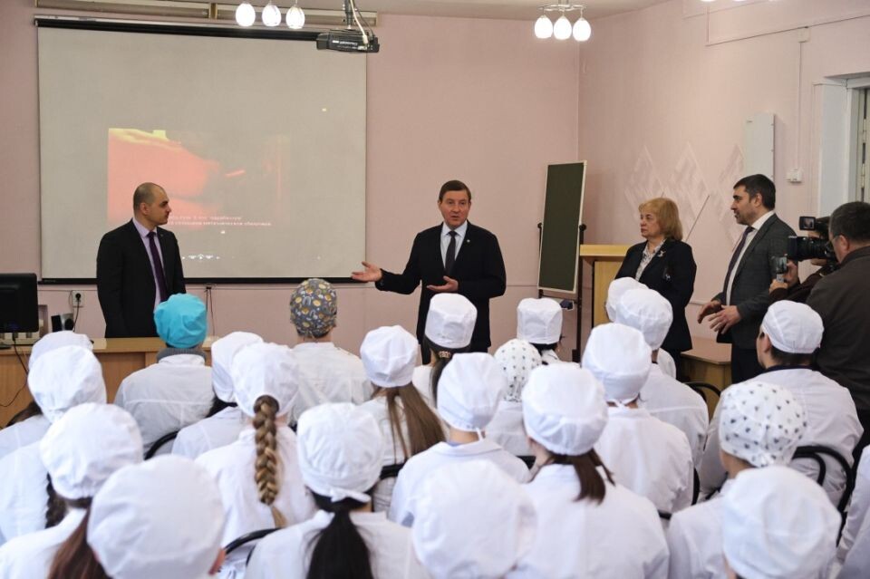    Студенты-медики из Горно-Алтайска готовятся к работе в госпиталях ЛНР. Источник: altai-republic.ru