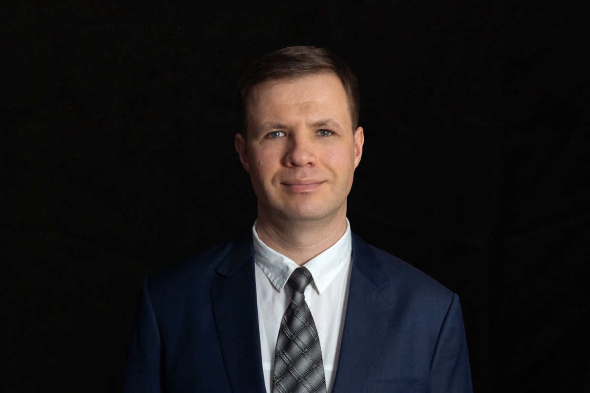 Петроченков Дмитрий Александрович, к.г.-м.н., доцент, заведующий кафедрой минералогии, геммологии и петрографии МГРИ