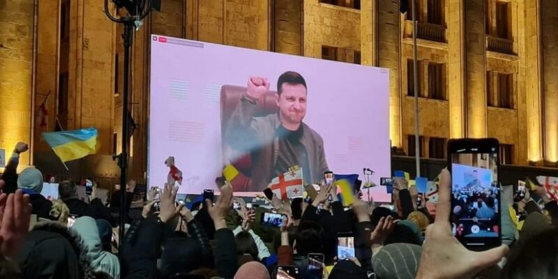 Зеленский обратился к участникам акции в поддержку Украины в Тбилиси.