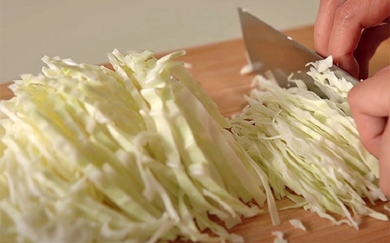 Омлет-пирог с капустой и картошкой: антикризисное блюдо с вау-эффектом