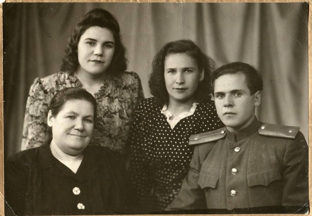 Щенникова (Казакова) Евдокия Ивановна, Щенниковы Анна Никитична, Мария Никитична, Василий Никитович, начало 1950-х гг.