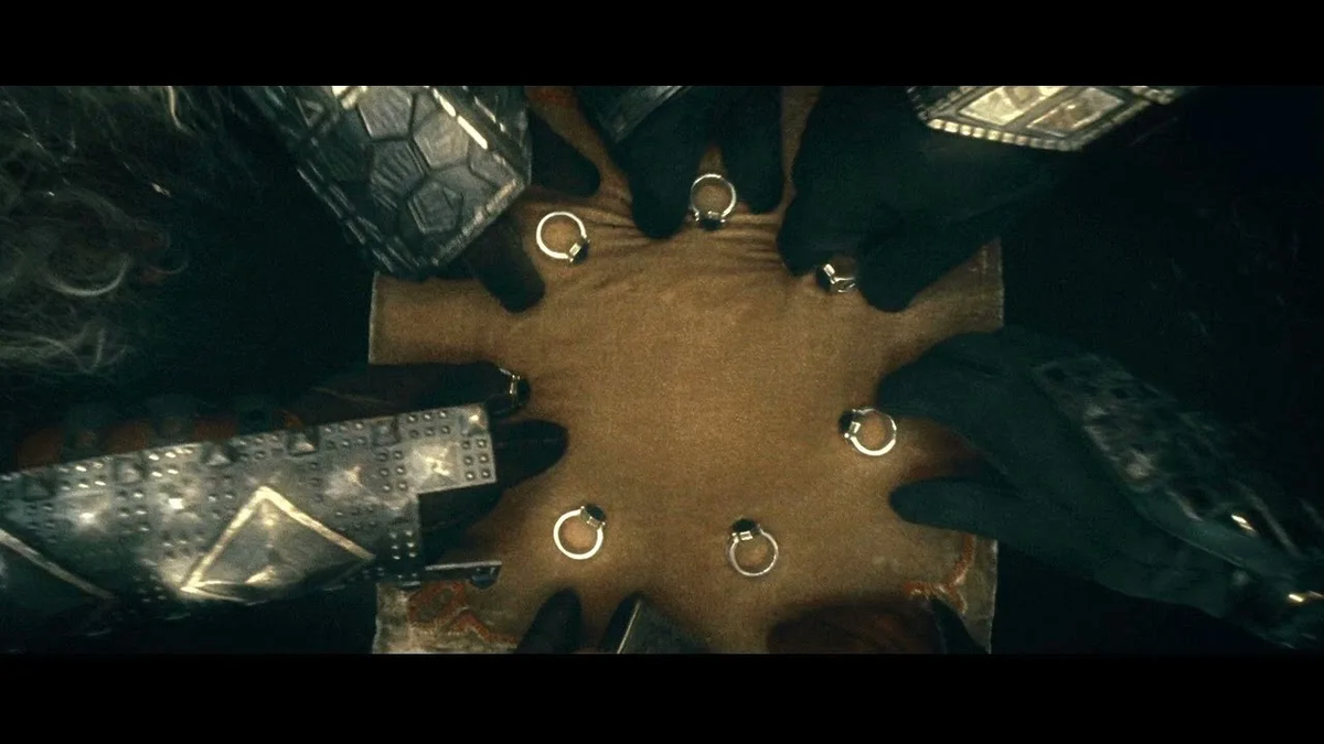 Гномьи Кольца Власти в фильме "Властелин Колец Братство Кольца".