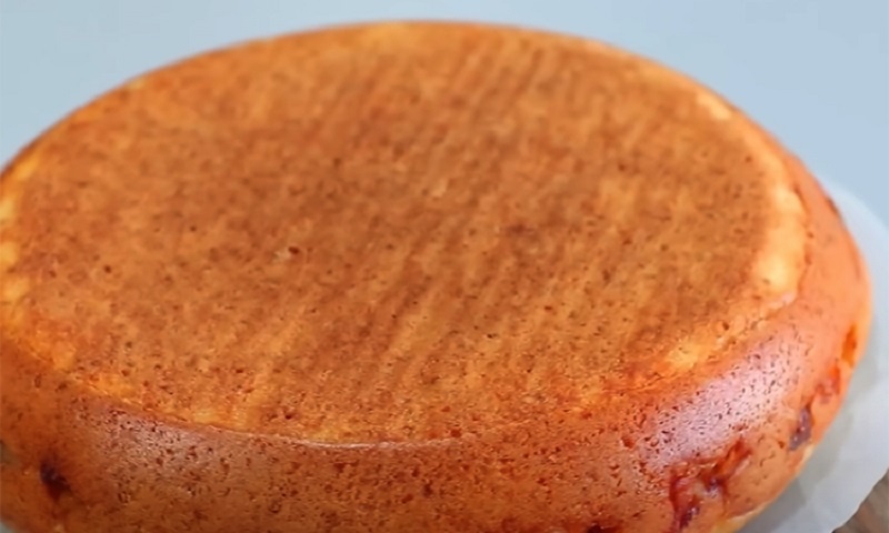 Пирог, который легко готовится без духовки: простой рецепт пышной выпечки на сковороде