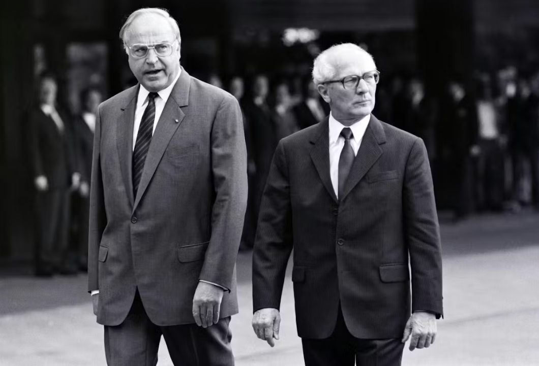 Коль и Хонеккер в старой западногерманской столице Бонне © Hans-Günther Oed/imago