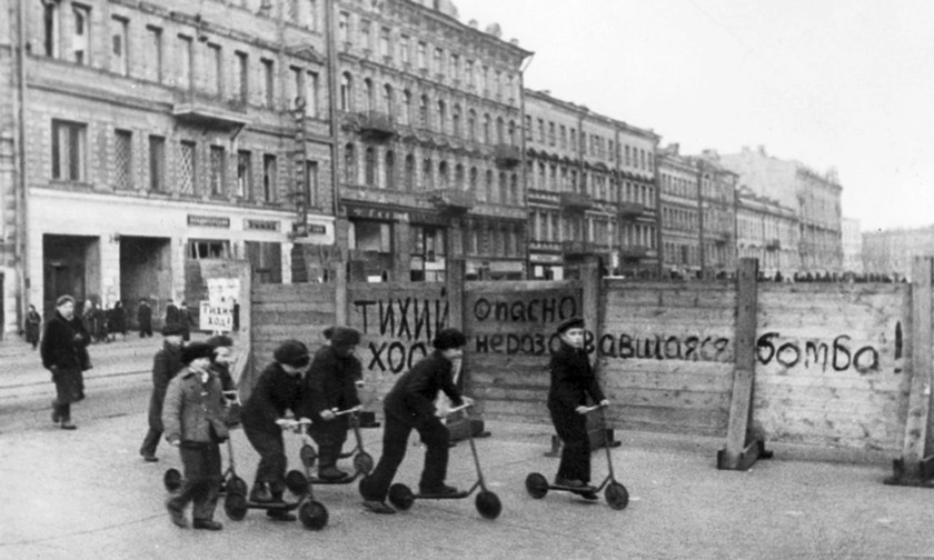Блокадный Невский проспект. 1941 год. Автор Борис Кудояров / РОСФОТО