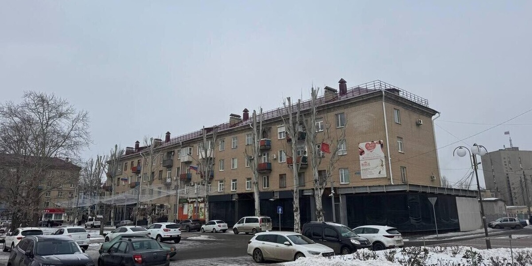 В Мелитополе отремонтировали крышу многоэтажки на площади Победы