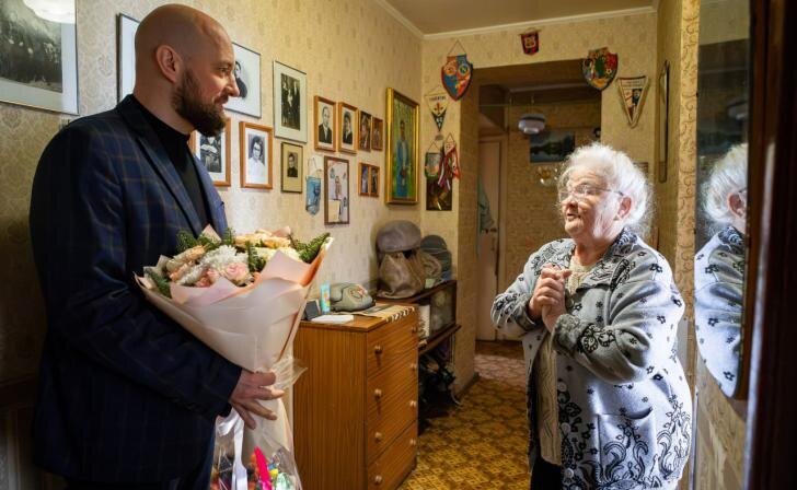    тг Е. Маслов