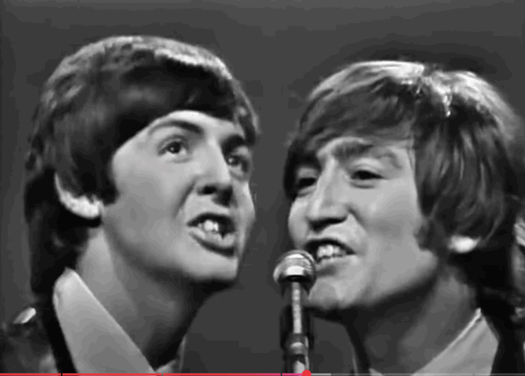 Пол Маккартни и Джон Леннон на Шоу Эда Салливана в 1965 году (скриншот с YouTube)