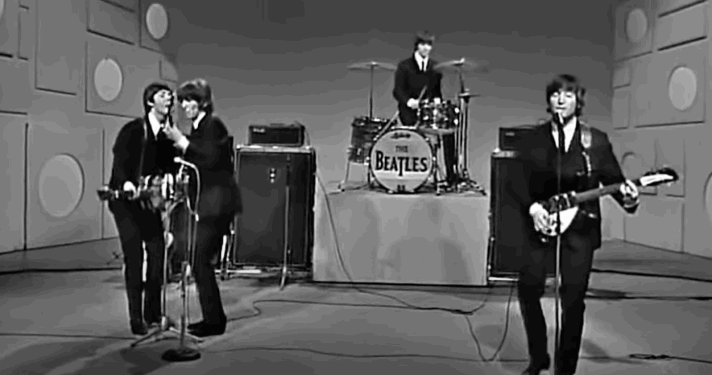 The Beatles на Шоу Эда Салливана в 1965 году (скриншот с YouTube)